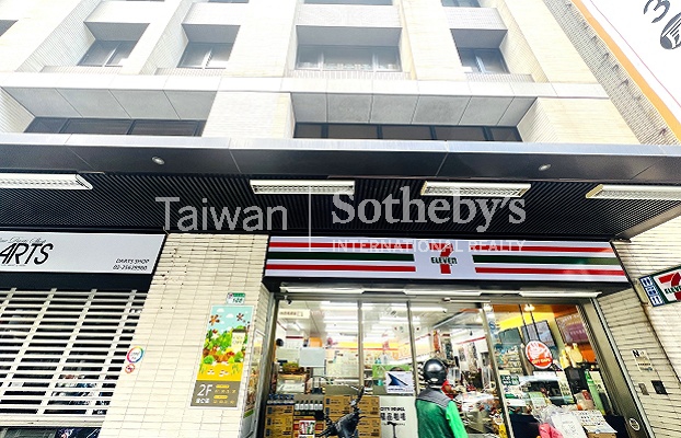 皇翔桂冠黃金店面(7-11)建物外觀